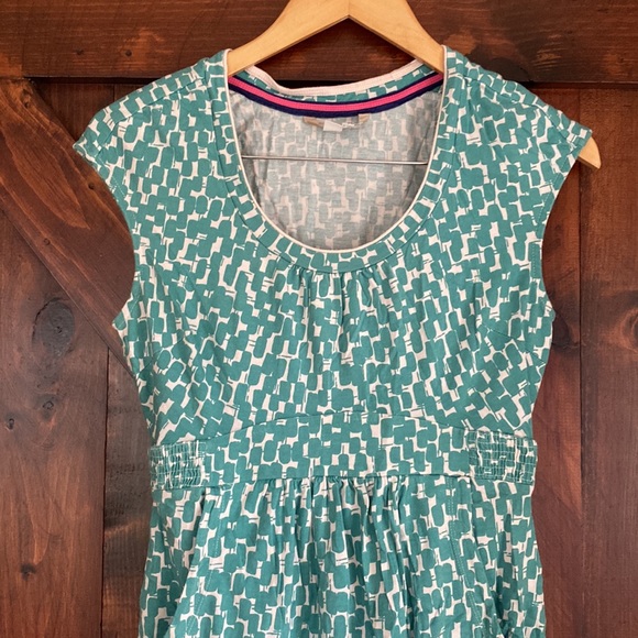 Boden dress in green and white print, size 4 Long - Picture 2 of 5